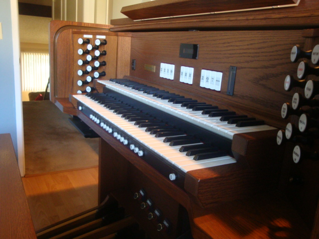 Rodgers Insignia 577 Digital Church Organ