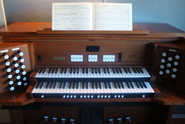 Picture of organ - Rodgers Insignia 577 Digital Church Organ