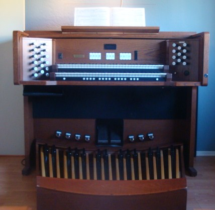 Picture of organ - Rodgers Insignia 577 Digital Church Organ